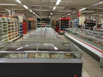мразнічая шафа з шкляным дзвярцом